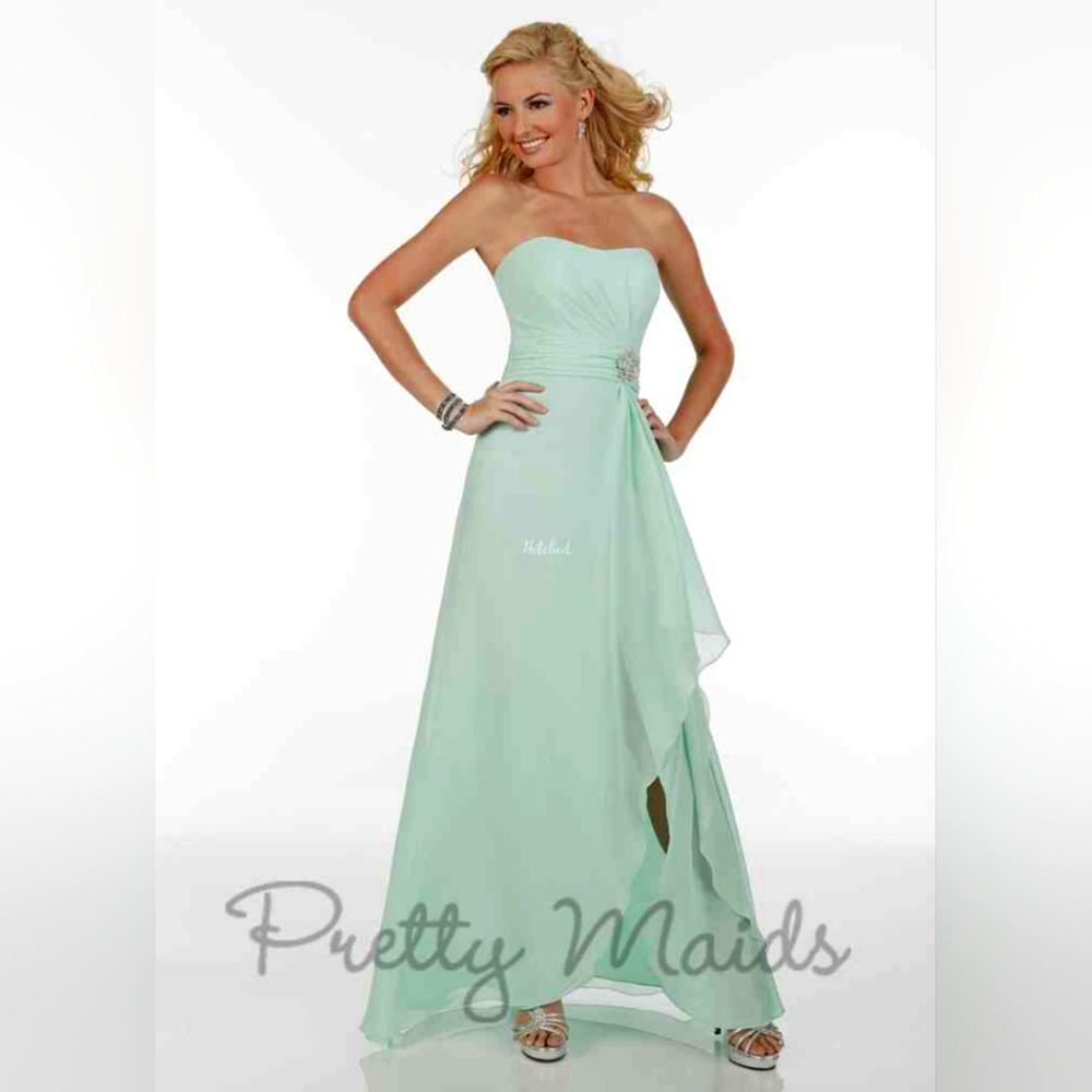 Bridesmaid Gown, prom dress, any special occasion🥰.
